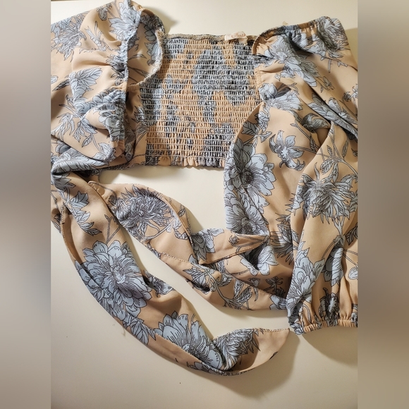 NWOT Blush Wrap Front Crop Blouse Size Medium - Picture 7 of 9